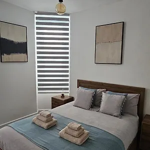 Tower Bridge Spacious King Bedroom With Extra Large Windows London